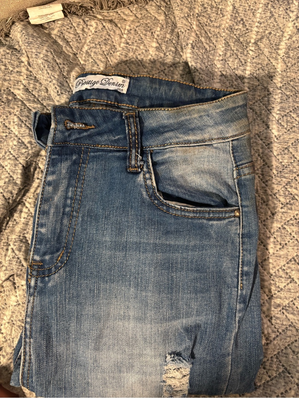 Juniors size 5 Prestige Denim distressed skinny jeans